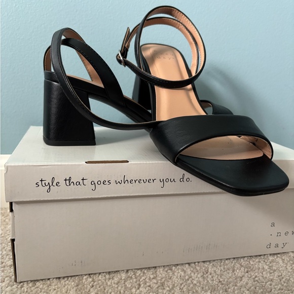 A New Day Black Heels Elegant Design - Picture 2 of 4